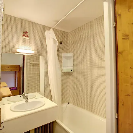 Apartment 4 Pers, Pied Des Pistes - Carlines I, Les Menuires, Quartier Anime Des Bruyeres - Fr-1-178-346 *